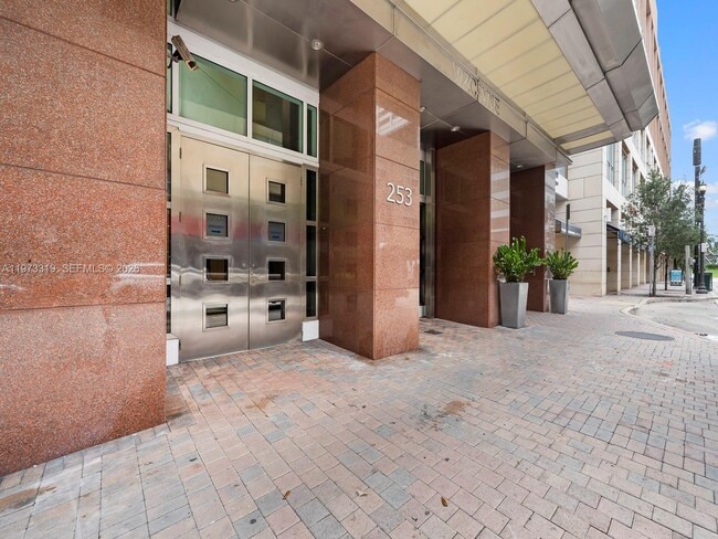 Building Photo - 253 NE 2nd St