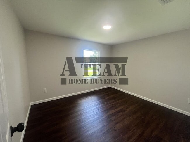Building Photo - Fully Remodeled 2 Bedroom 2 Bathroom