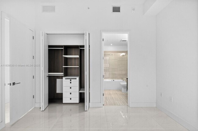 Building Photo - 301 Altara Ave