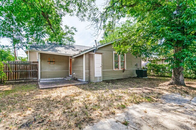 Building Photo - 1013 N Palmetto Ave