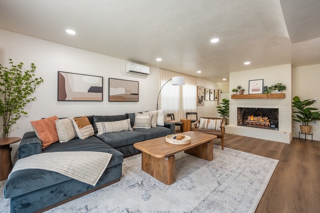 Building Photo - 4746 W 159th St