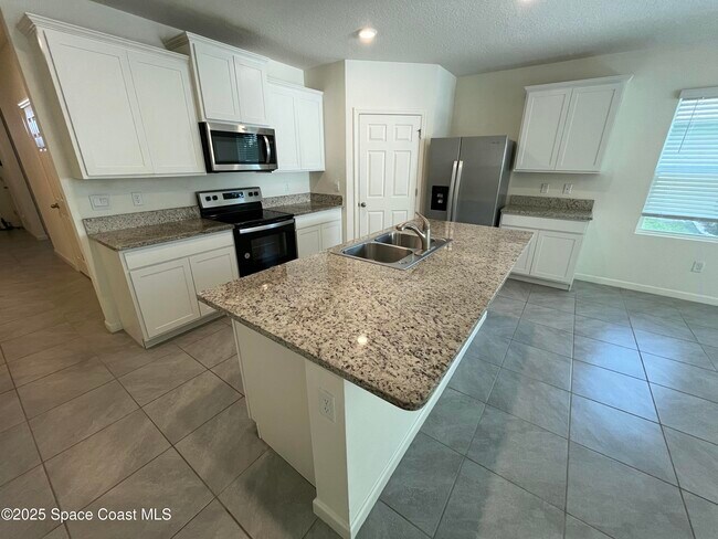Building Photo - 7459 Tourmaline Dr
