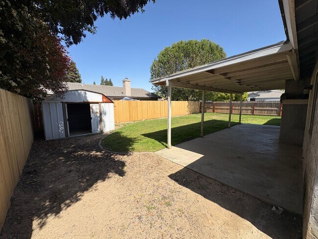 Building Photo - NW Visalia home available in a great neighborhood! available soon