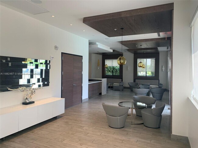 Building Photo - 999 SW 1st Ave