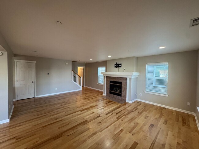 Building Photo - DuPont 4-bedroom, 2.5-bath home with A/C