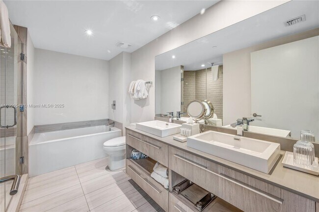 Building Photo - 4010 S Ocean Dr