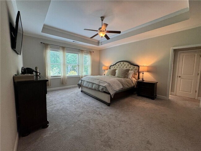 Building Photo - 512 Edgewater Dr