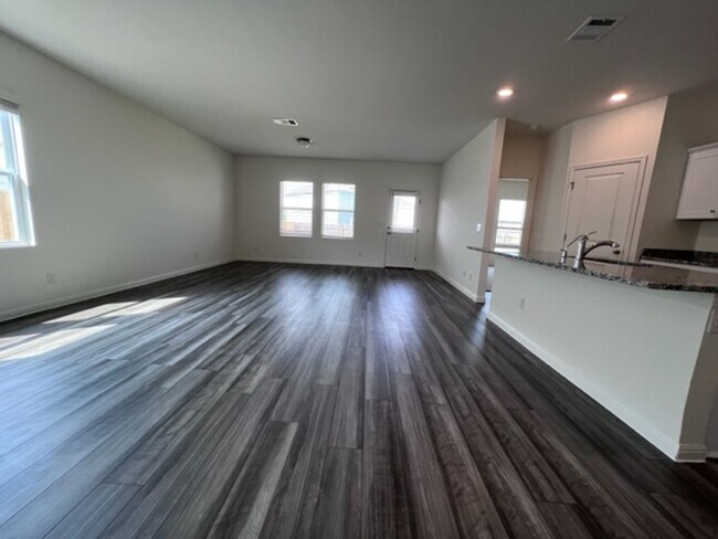 Building Photo - 130 Rubrum Rd
