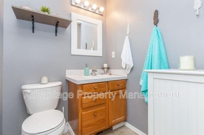 Building Photo - 3122 30th Ave SE