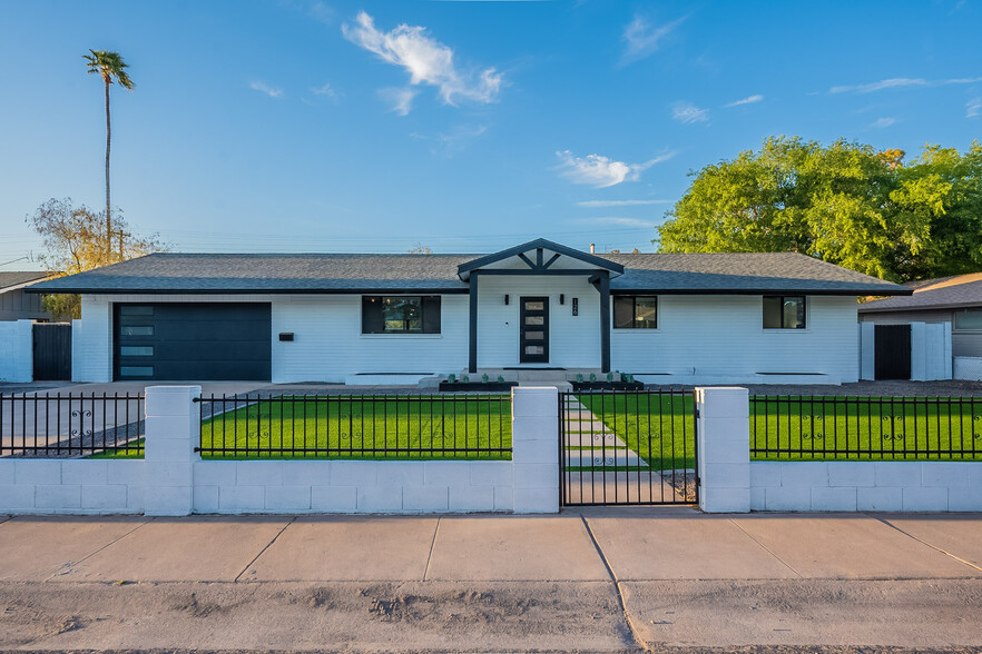 Front #1 - 126 E Palmcroft Dr