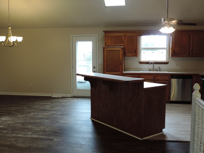 Building Photo - short term lease available