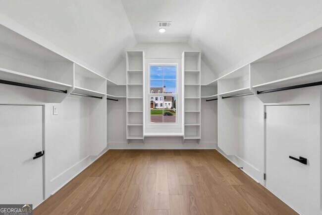 Building Photo - 6222 Bridgewood Dr