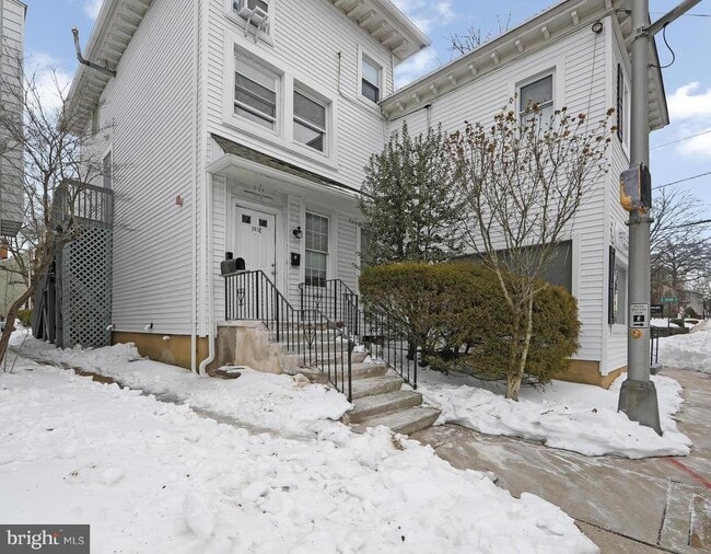 Building Photo - 201 Chester Ave