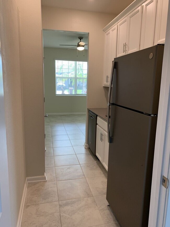 Building Photo - PENDING APPLICATION-Beautiful 1/1 In-Law S...