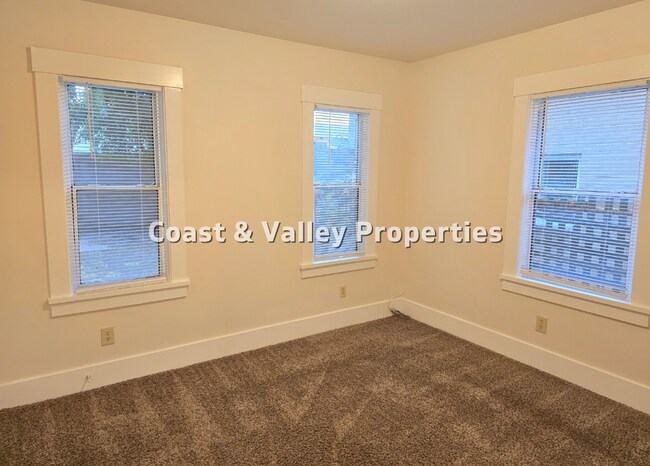 Building Photo - 120-122 N. Mildred Avenue, King City, CA 93930