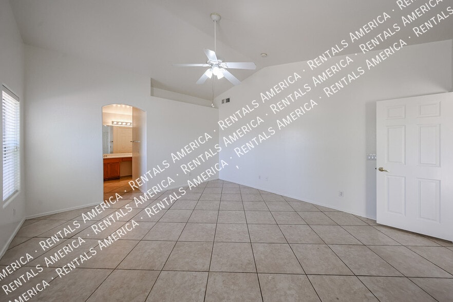 Building Photo - 13182 W Cypress St
