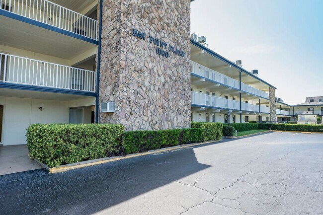 Building Photo - 2 Bedroom / 2 Bath Condo