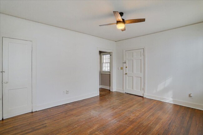 Building Photo - 1608/10 Saint Mary Street