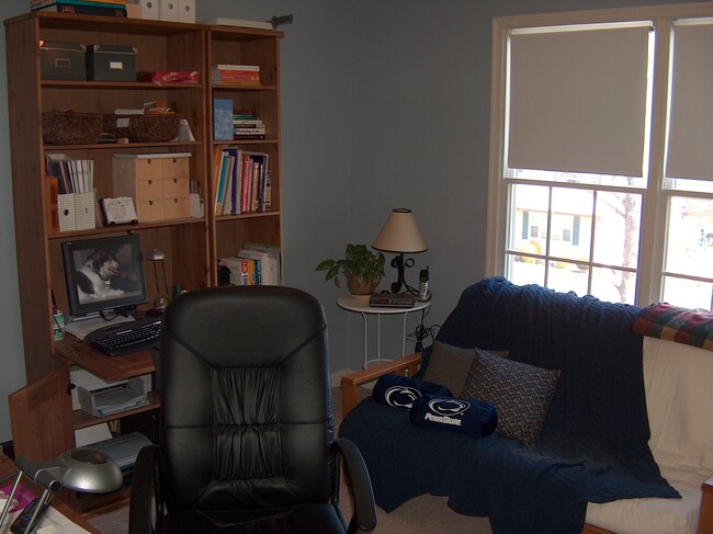 Building Photo - 486 Riverview Dr