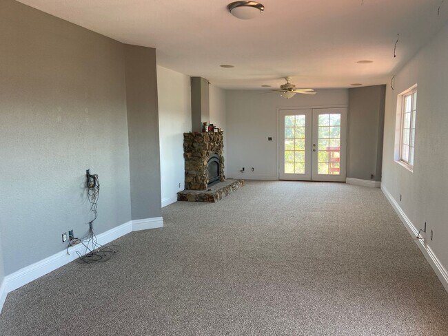 Building Photo - 9149 Rosedale Dr