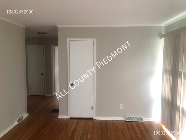 Building Photo - 1925 Kennesaw Dr