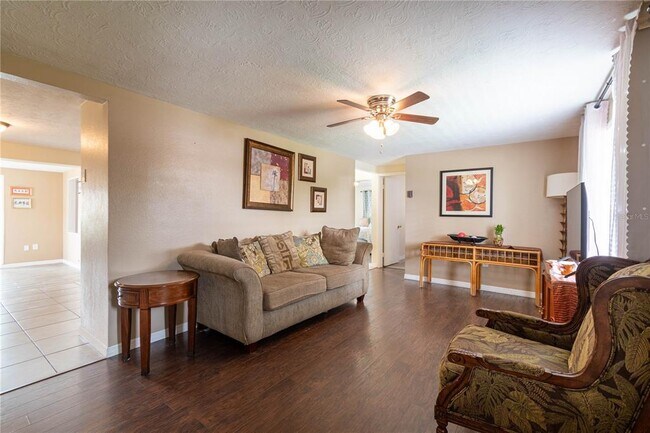 Building Photo - 2048 Melody Dr