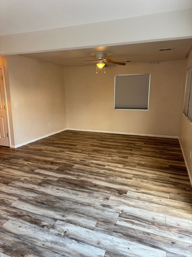 Building Photo - Corner Lot Townhouse, newly painted, new carpet