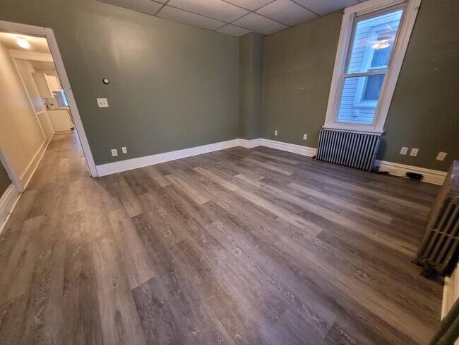 Building Photo - 40 N Chestnut St