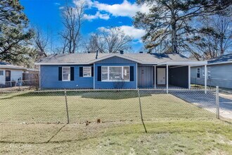 Building Photo - "Charming 3-Bedroom Retreat in Benton - Cozy 980 Sq Ft Home Awaits!"