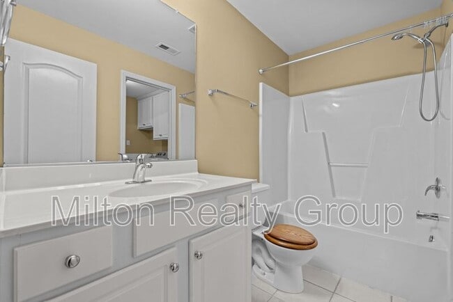 Building Photo - 173 Ariel St