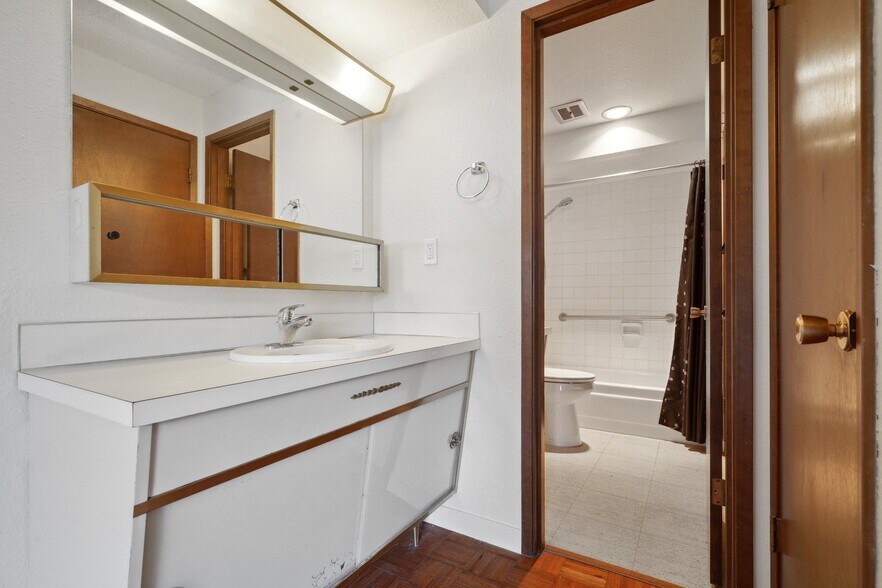 Building Photo - 3425 S 176th St