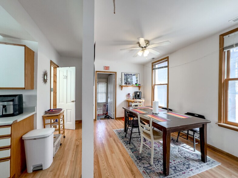 Building Photo - 1414 W Henderson St