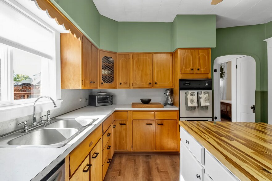 Building Photo - 12 Lovering Ave