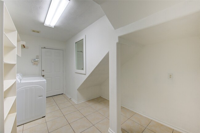 Building Photo - 5010 Moss Garden Ln