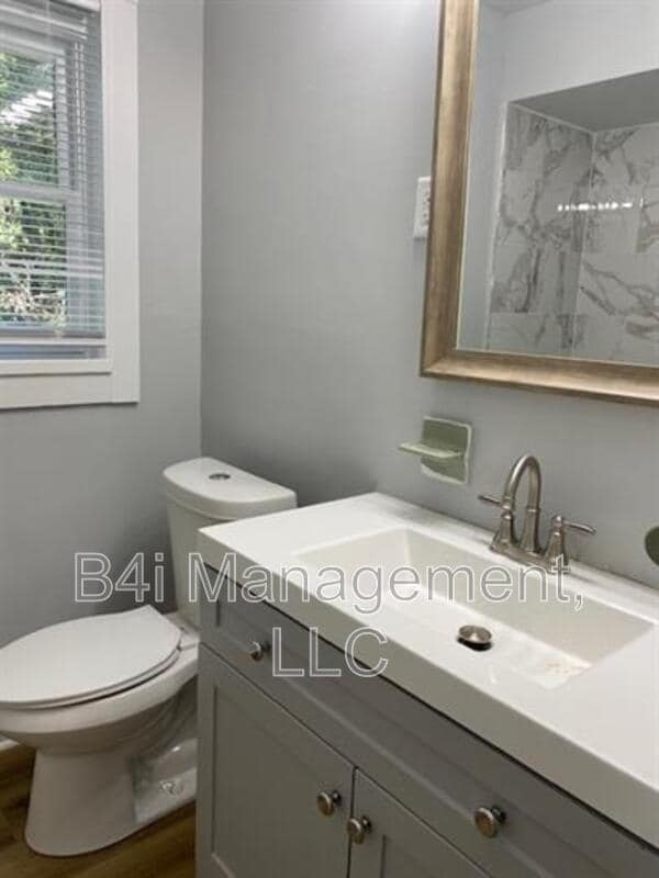 Building Photo - 255 Robert E Lee Dr