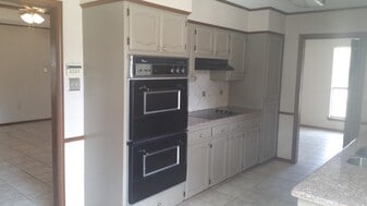 Building Photo - 10158 Azrok Ave