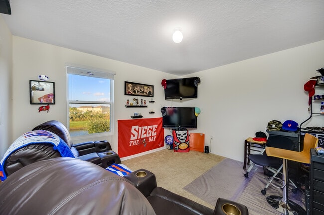 Building Photo - 10530 Whispering Hammock Dr