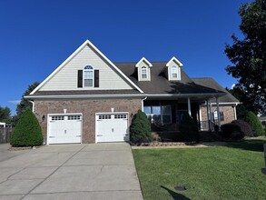 Building Photo - 809 Wroxham Ln