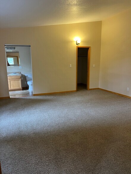 Building Photo - 803 Mount Evans Blvd