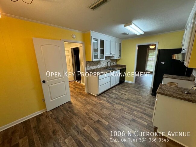 Building Photo - 1006 N Cherokee Ave