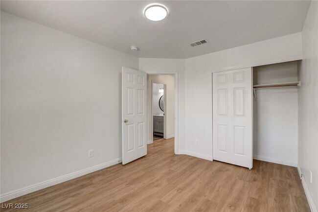 Building Photo - 1441 Iron Springs Dr