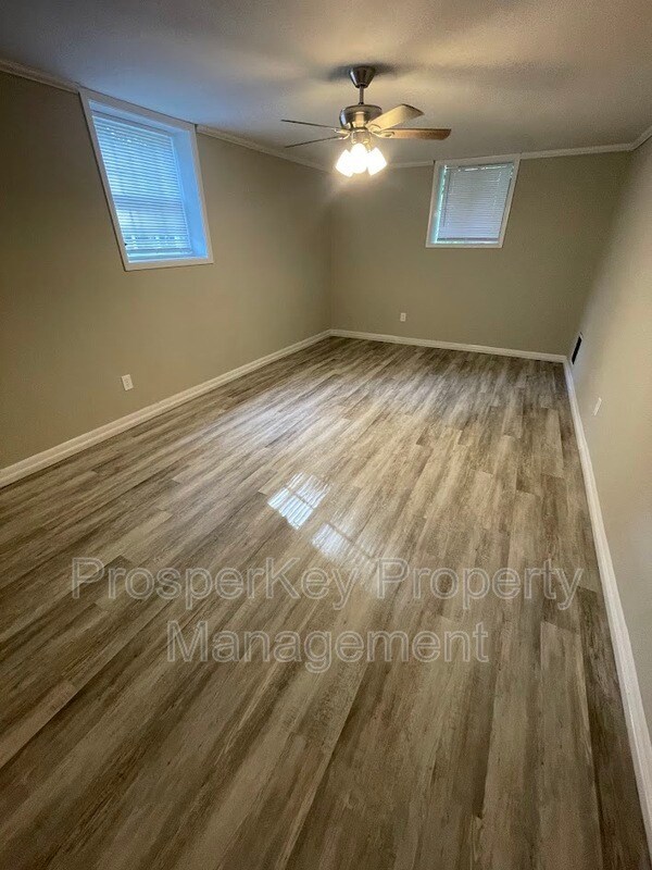 Building Photo - 1211 Timberlane Dr