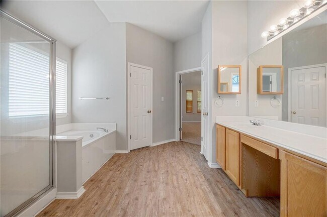 Building Photo - 4229 Kingsburg Dr