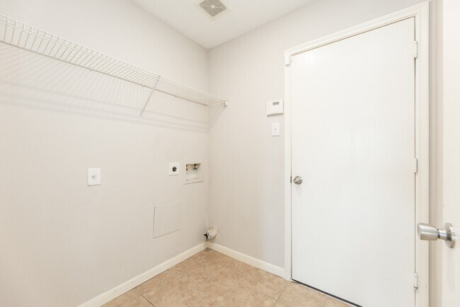 Building Photo - 1006 Vernage Rd