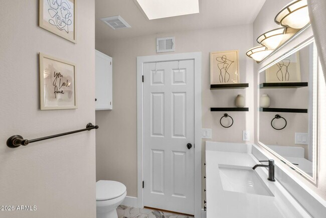 Building Photo - 7609 N Lynn Oaks Dr
