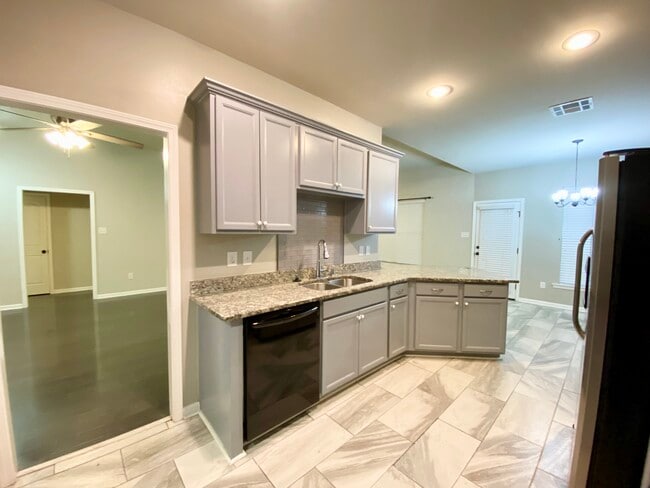 Building Photo - 503 Elwick Dr