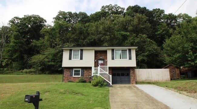 Primary Photo - Beautiful Mid Entry Home in a Quiet Neighb...