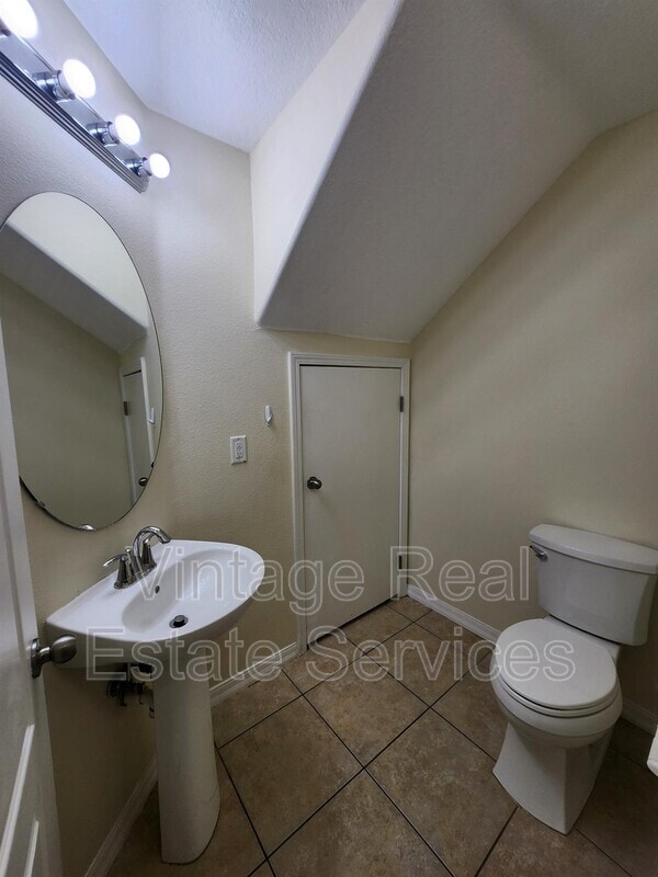Building Photo - 10932 Keys Gate Dr