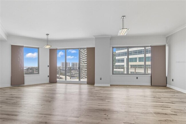 Building Photo - 449 S 12th St