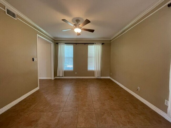 Building Photo - 3222 Mapleridge Dr